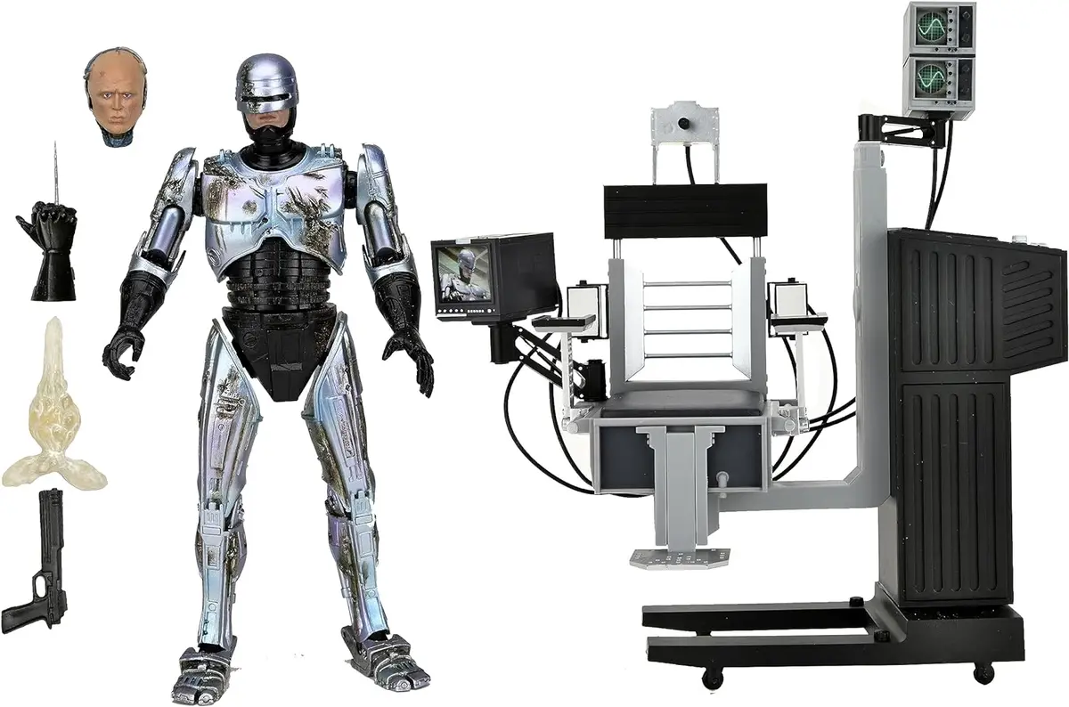 Neca/Robocop - Ultimate Battle Damaged Robocop With Chair [Toy] 1