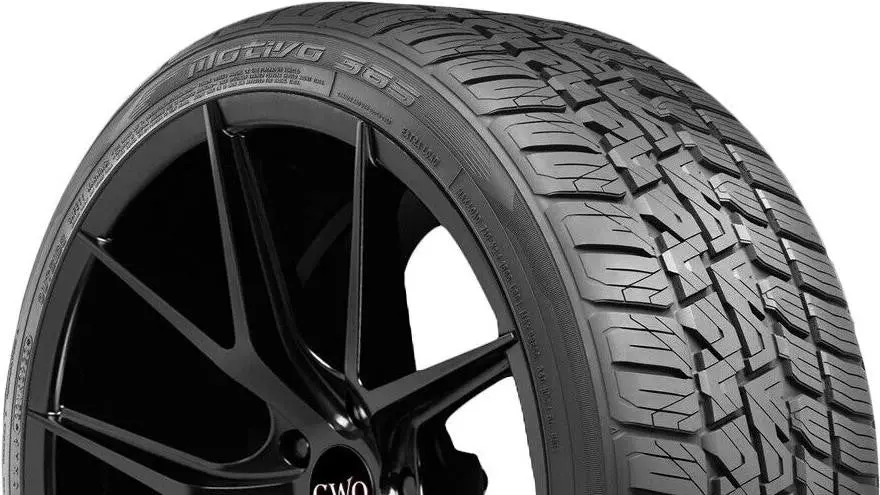 Nitto Motivo 365 245/40R20 1